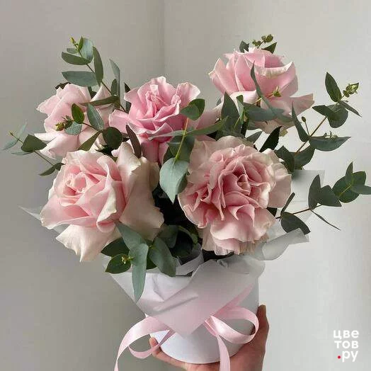 Красивая композиция из французских роз 
